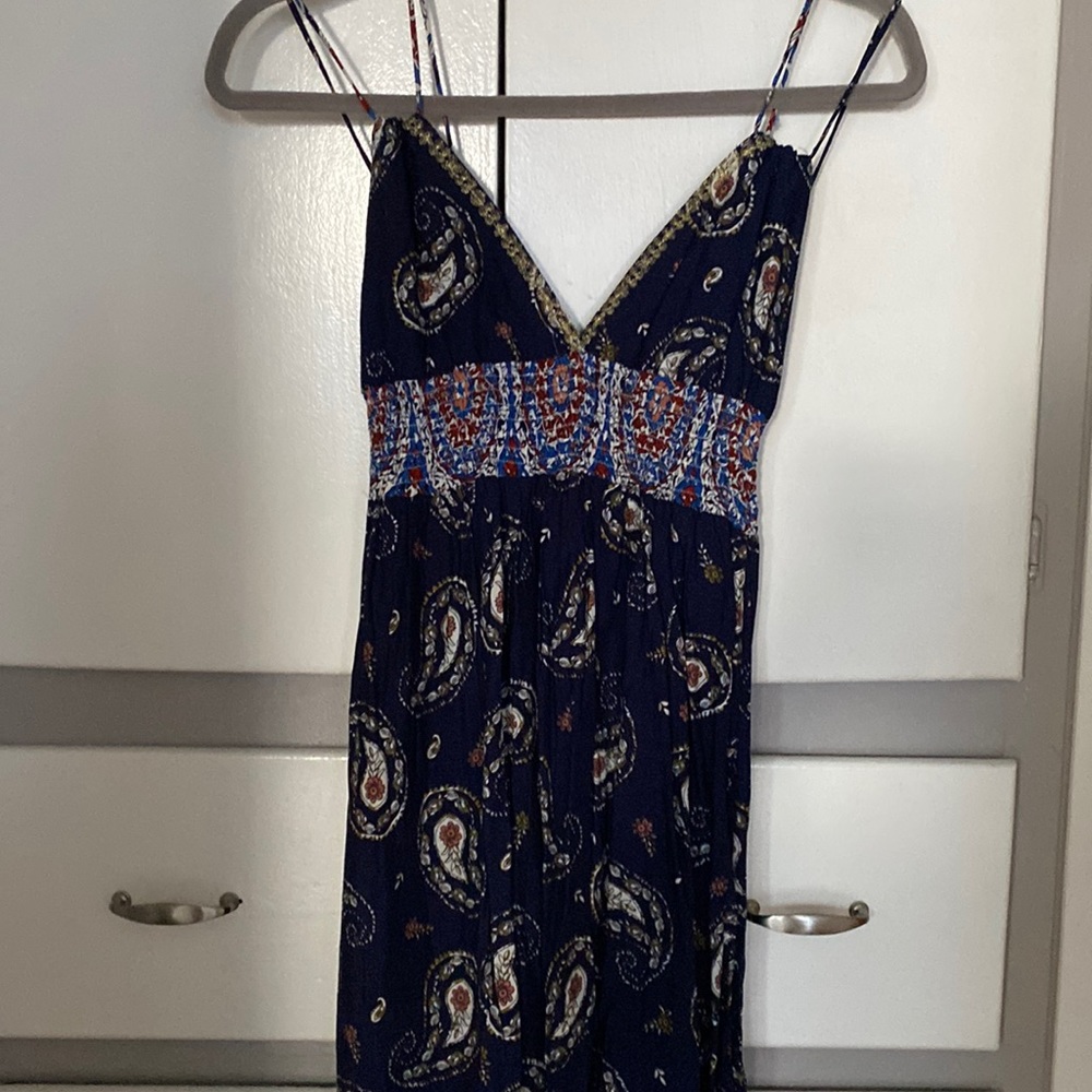 Never worn cute and flowy maxi dress